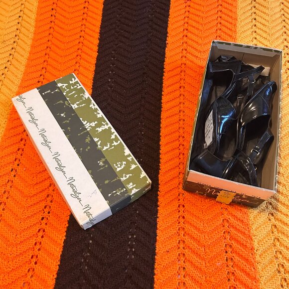 1960s Naturalizer black patent leather pumps with block heel! - Picture 11 of 12